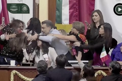 Eskalierende Debatte im mexikanischen Parlament