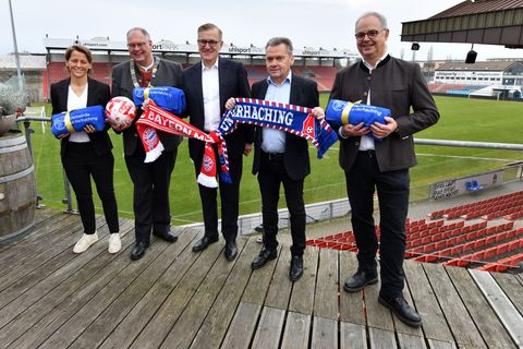 Der Sportpark Unterhaching gehört nun dem FC Bayern. Foto: Jens Niering/dpa
