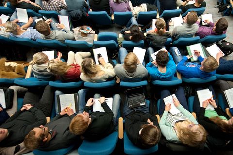 Das Erasmus+-Programm ist vor allem für Auslandsaufenthalte von Studierenden bekannt. (Symbolbild) Foto: Julian Stratenschulte/d