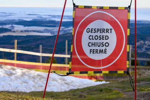 In Oberwiesenthal sind noch alle Pisten gesperrt. Foto: Hendrik Schmidt/dpa