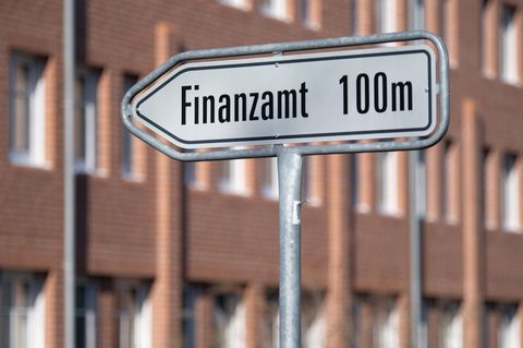 Zwischen Weihnachten Neujahr bleiben die Finanzämter geschlossen. (Archivbild) Foto: Soeren Stache/dpa-Zentralbild/dpa