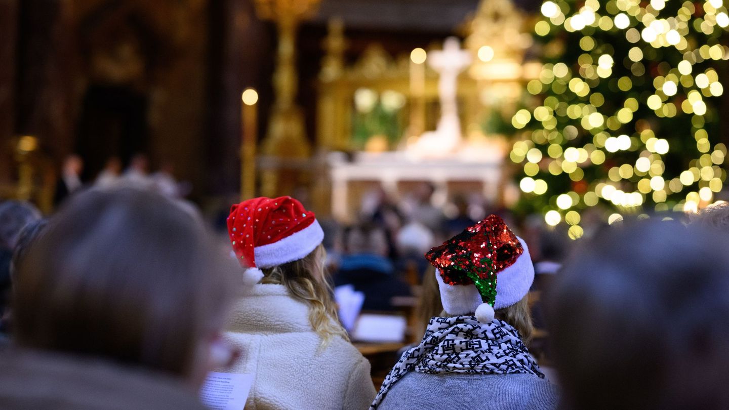 Zum Heiligen Abend und zu den Weihnachts-Gottesdiensten werden die Kirchen wieder gut gefüllt sein. (Symbolbild) Foto: Bernd von