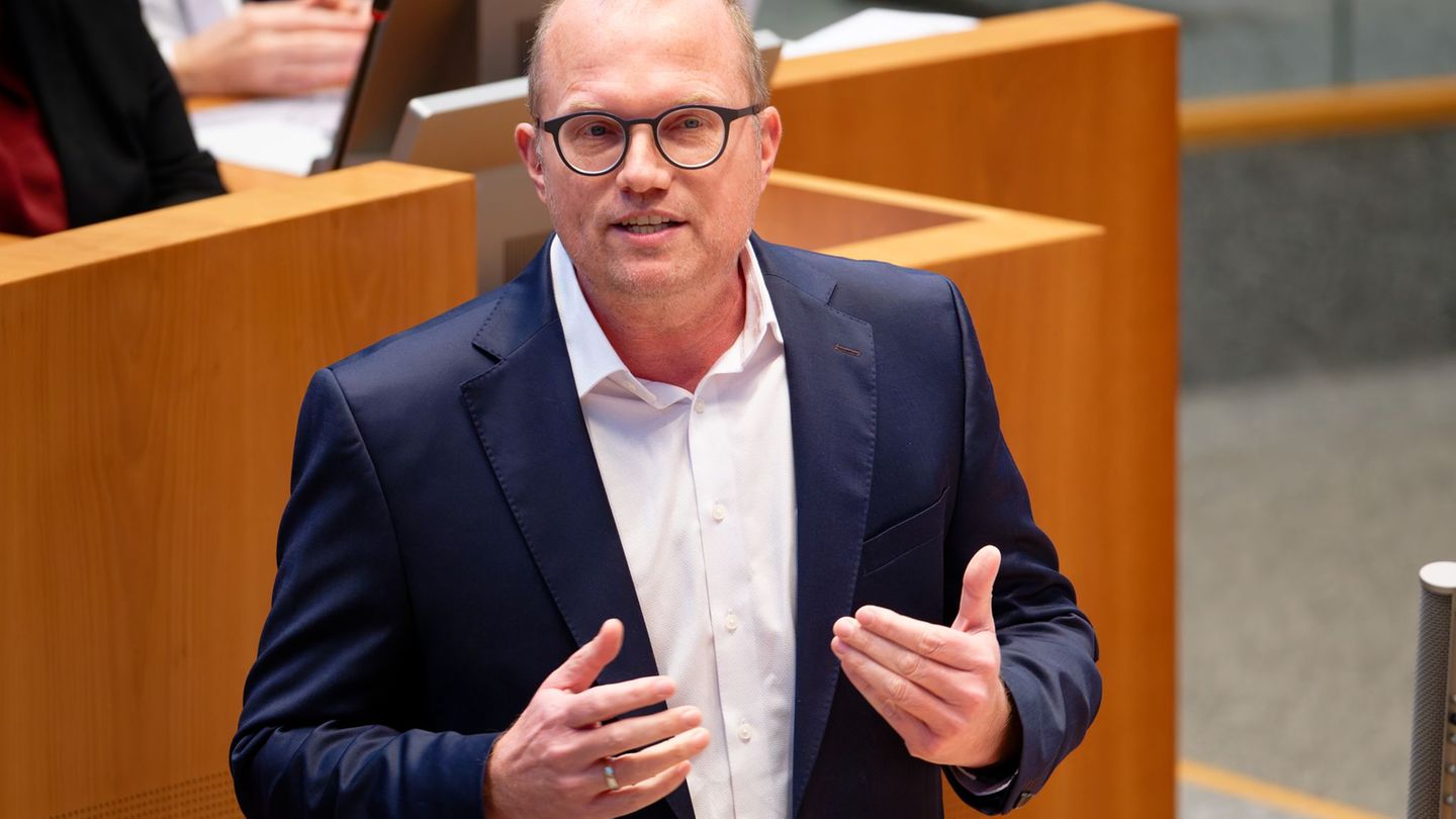 SPD-Landtagsfraktionschef Jochen Ott wirft der NRW-Regierung Arroganz vor. Foto: Henning Kaiser/dpa
