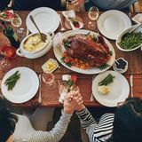 In den USA ist Thanksgiving (also das Erntedankfest Ende November) wichtiger als Weihnachten – zumindest als Familienfest