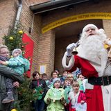 Rund 300.000 Briefe und Wunschzettel von Kindern aus aller Welt erreichten den Weihnachtsmann an seiner "offiziellen" Adresse im brandenburgische Himmelpfort. Eine fast bescheidene Anzahl, verglichen mit den mehr als zehn Millionen Paketen, die DHL in der Adventszeit täglich durchs Land befördert