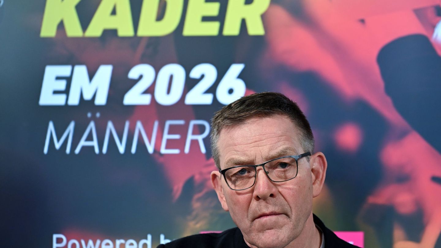 Bundestrainer Alfred Gislason strebt mit der DHB-Auswahl das EM-Halbfinale an. Foto: Federico Gambarini/dpa