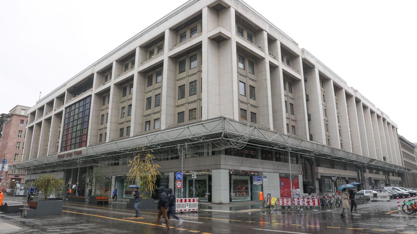 Politiker fordern die Schließung des Russischen Hauses wegen Sanktionsverstößen Russlands. (Archivbild) Foto: Jörg Carstensen/dp