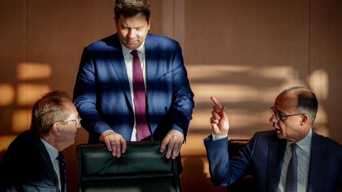 Die Spitzen der schwarz-roten Regierung mussten eine umfangreiche Tagesordnung abarbeiten. Foto: Kay Nietfeld/dpa