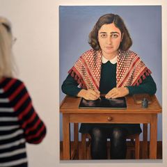 Das Bild von Anne Frank mit Kufiya ist Teil der Ausstellung "COMUNE – Das Paradox der Ähnlichkeit im Nahostkonflikt"