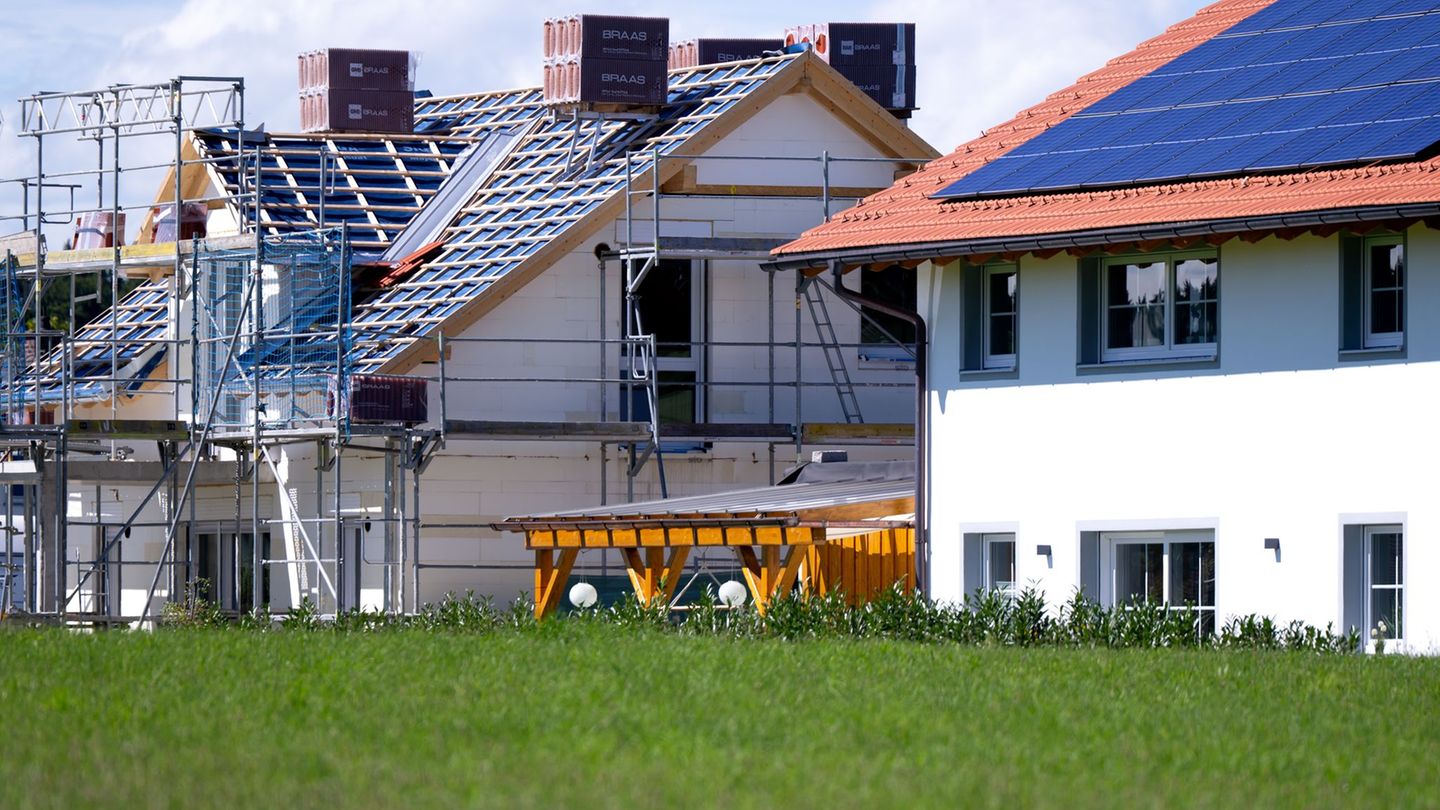 Laut Studie des IfW Kiel ist es heute schwieriger, Eigenkapital für eine Immobilie anzusparen als früher. (Symbolbild) Foto: Sve