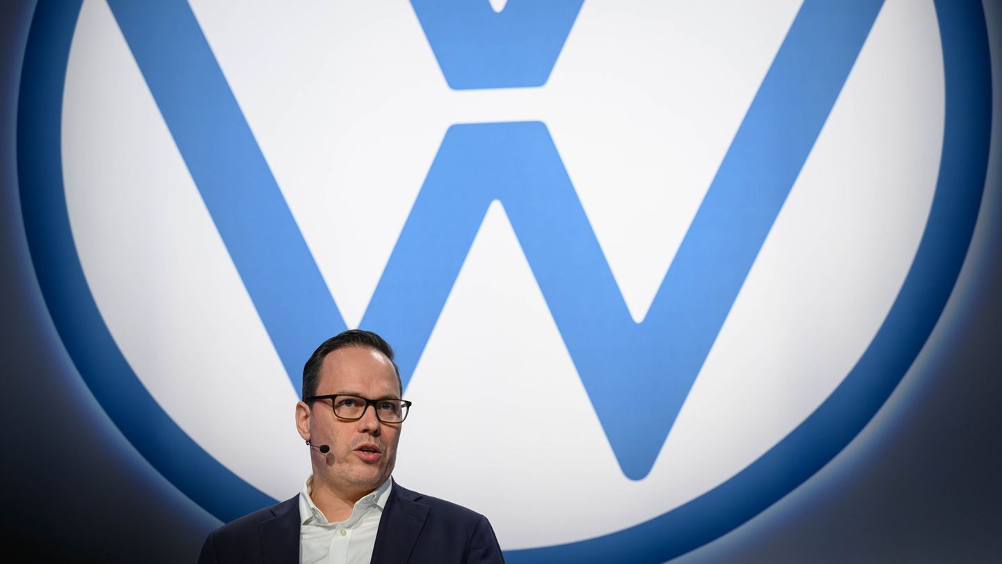 Sachsens Wirtschaftsminister Dirk Panter warnt vor einer Abkehr vom bisherigen Kurs beim geplanten EU-Verbrenner-Aus ab 2035. (A