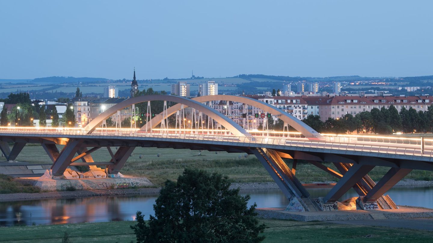 Der Planfeststellungsbeschluss zur Dresdner Waldschlößchenbrücke hat Bestand.(Archivbild) Foto: Sebastian Kahnert/dpa-Zentralbil