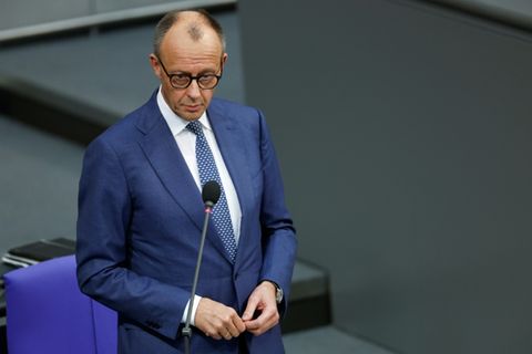 Kanzler Merz bei Fragestunde im Bundestag