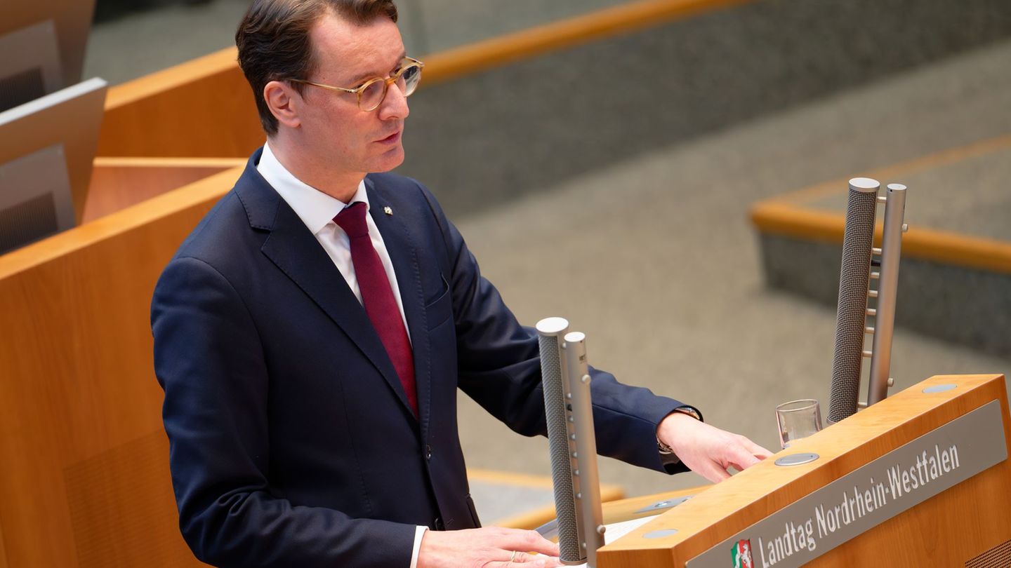 NRW-Ministerpräsident Hendrik Wüst (CDU) möchte den Menschen in der Krise Mut machen. Foto: Henning Kaiser/dpa