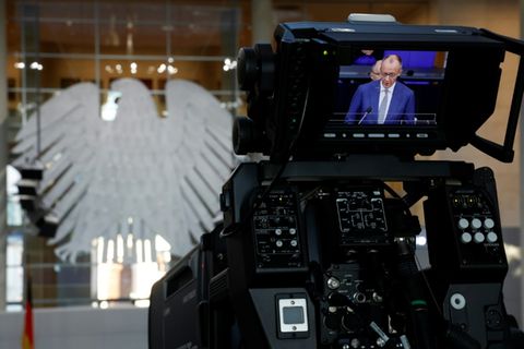 Merz bei Fragestunde im Bundestag