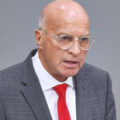Der AfD-Verteidigungsexperte Rüdiger Lucassen im Bundestag