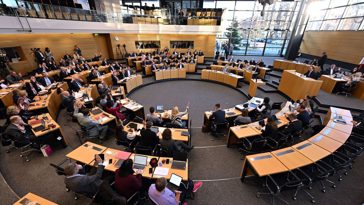 Landtagsitzung mit Generaldebatte zum Thüringer Doppelhaushalt. Foto: Martin Schutt/dpa