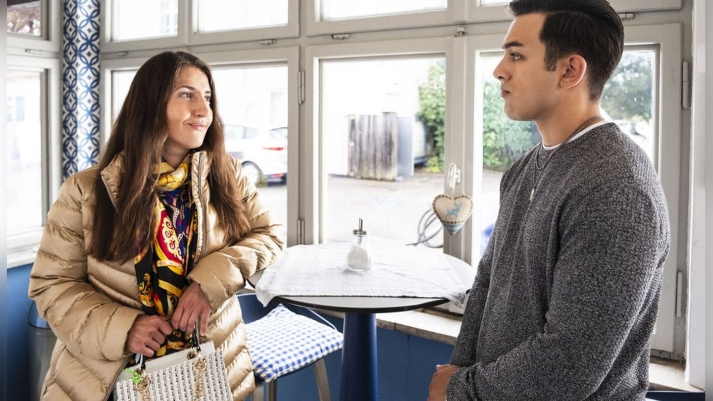 Rana (Gonca de Haas) und ihr Sohn Leon (Joel Akgün) haben ein angespanntes Verhältnis.