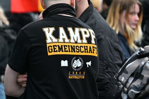 Rechtsextremist bei Demonstration