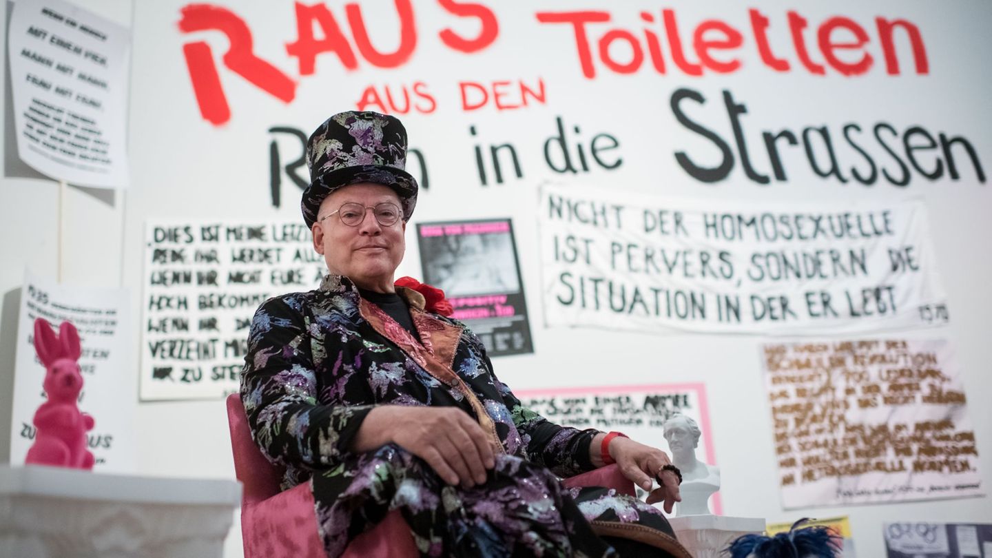 Rosa von Praunheim ist im Alter von 83 Jahren gestorben. (Archivbild) Foto: Bernd von Jutrczenka/dpa