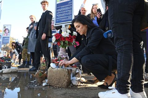 Bewegender Termin zum Abschluss der Reise. Foto: Elisa Schu/dpa