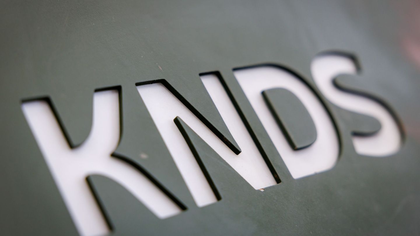 Die Fahrzeuge sollen am Standort von KNDS in Freisen produziert werden. (Symbolbild) Foto: Daniel Karmann/dpa