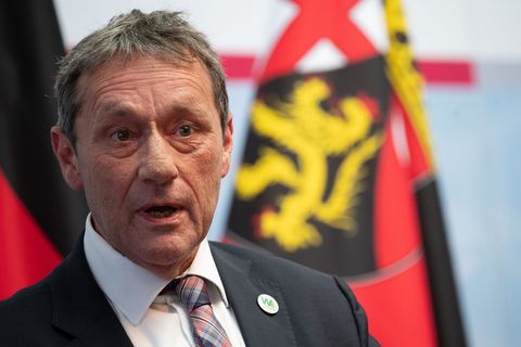 Die 24 Landkreise in Rheinland-Pfalz schlagen wegen der stark steigenden Kosten Alarm. (Archivbild) Foto: Sebastian Christoph Go