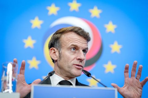 Macron will, dass Fake-Konten schneller aus sozialen Netzwerken entfernt werden (Archivbild). Foto: Kay Nietfeld/dpa