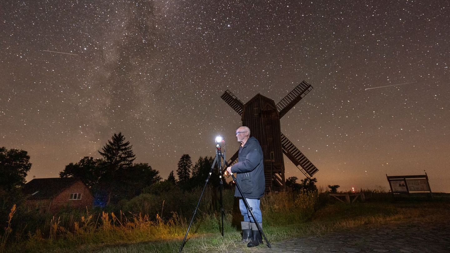 Für Astrofotografen wie Helmut Schnieder ist die Altmark ein besonders gut geeigneter Ort. (Archivbild) Foto: Simon Kremer/dpa