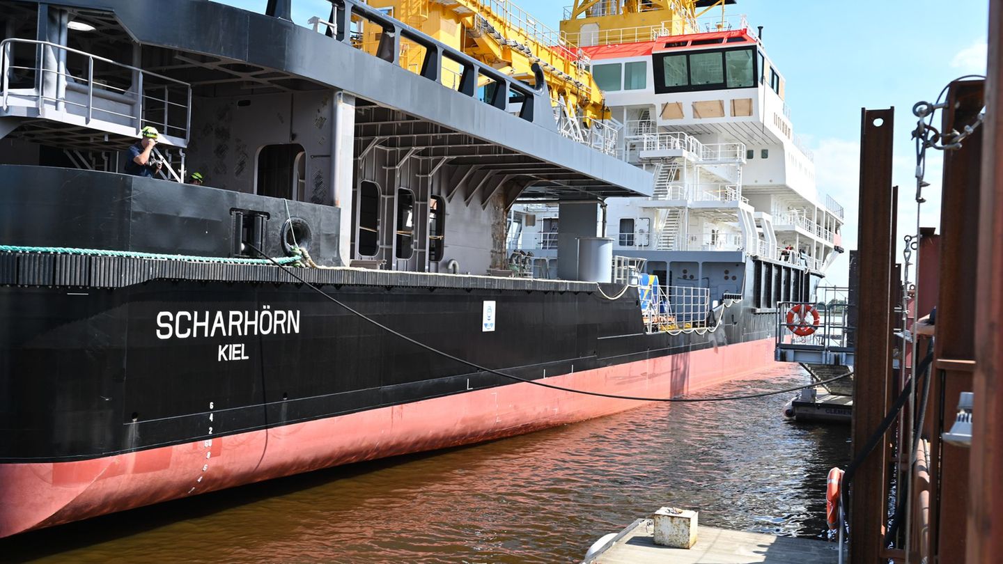 An dem Mehrzweckschiff "Scharhörn" wurde unter anderem in Lemwerder bei Bremen gearbeitet. (Archivbild) Foto: Lars Penning/dpa