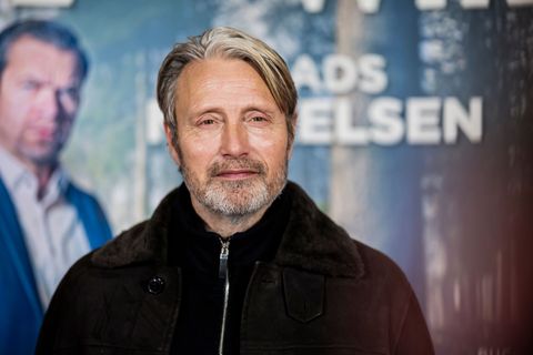 Mikkelsen gilt als leidenschaftlicher Tennisspieler. Foto: Christoph Soeder/dpa