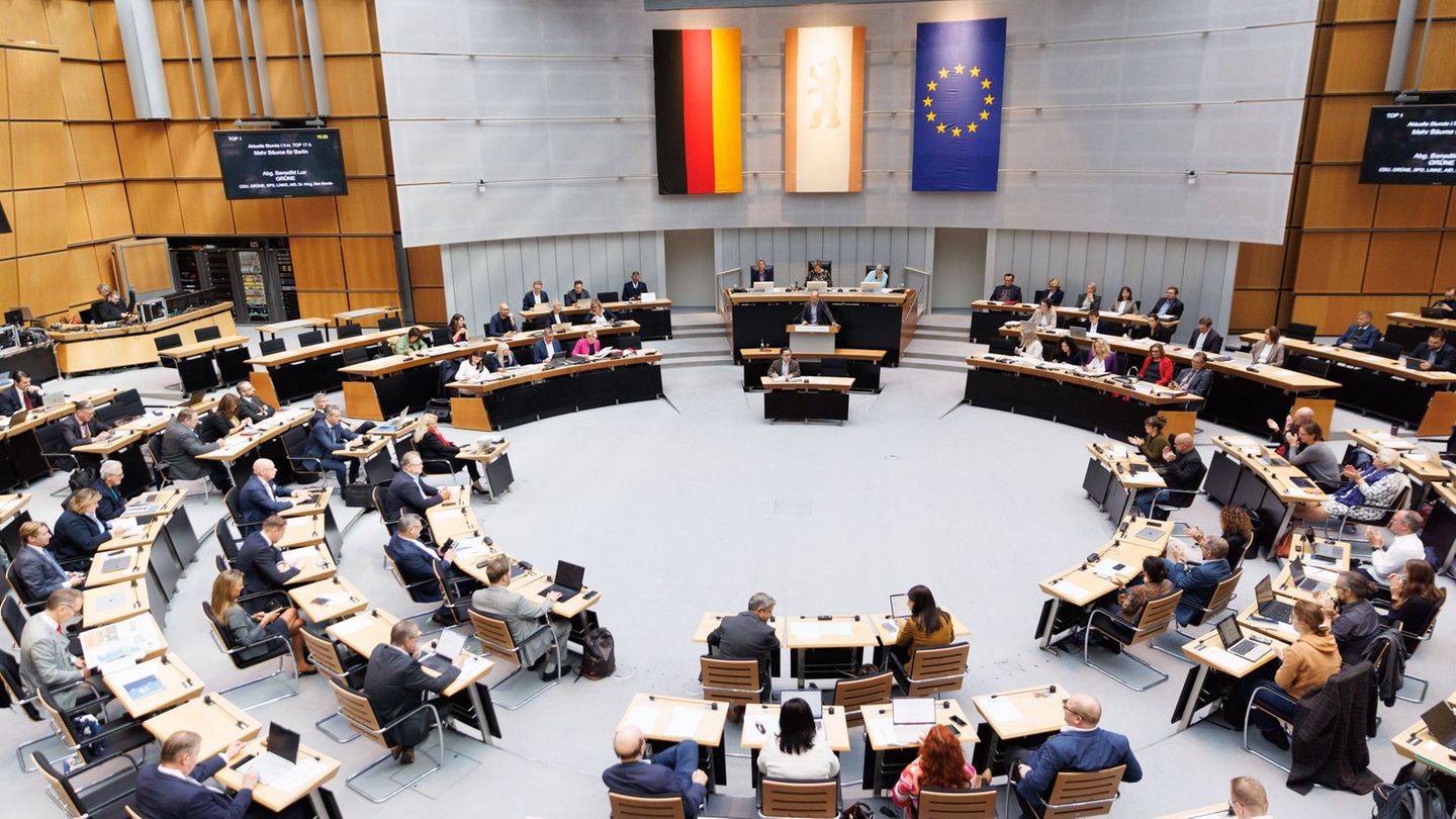 Das Berliner Landesparlament tagt zum letzten Mal in diesem Jahr. (Archivbild) Foto: Carsten Koall/dpa