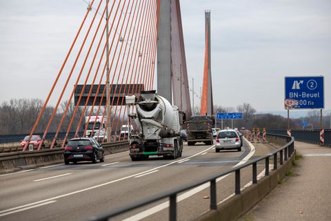 Erneut muss sich der nordrhein-westfälische Landtag mit einem drohenden Brücken-Engpass beschäftigen. Foto: Thomas Banneyer/dpa