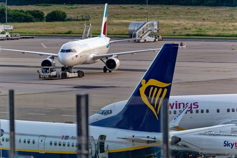 Eurowings und Ryanair bieten Direktflüge von deutschen Flughäfen an. Foto: Henning Kaiser/dpa