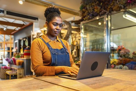 Shoppen im Internet: Auch bei Onlinekäufen sowie dem Schufa-Score werden im kommenden Jahr neue Regeln eingeführt