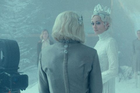 Oscar-Preisträgerin Marion Cotillard spielt im Film eine Schauspielerin, die die Schneekönigin verkörpert. Foto: -/Grandfilm/dpa