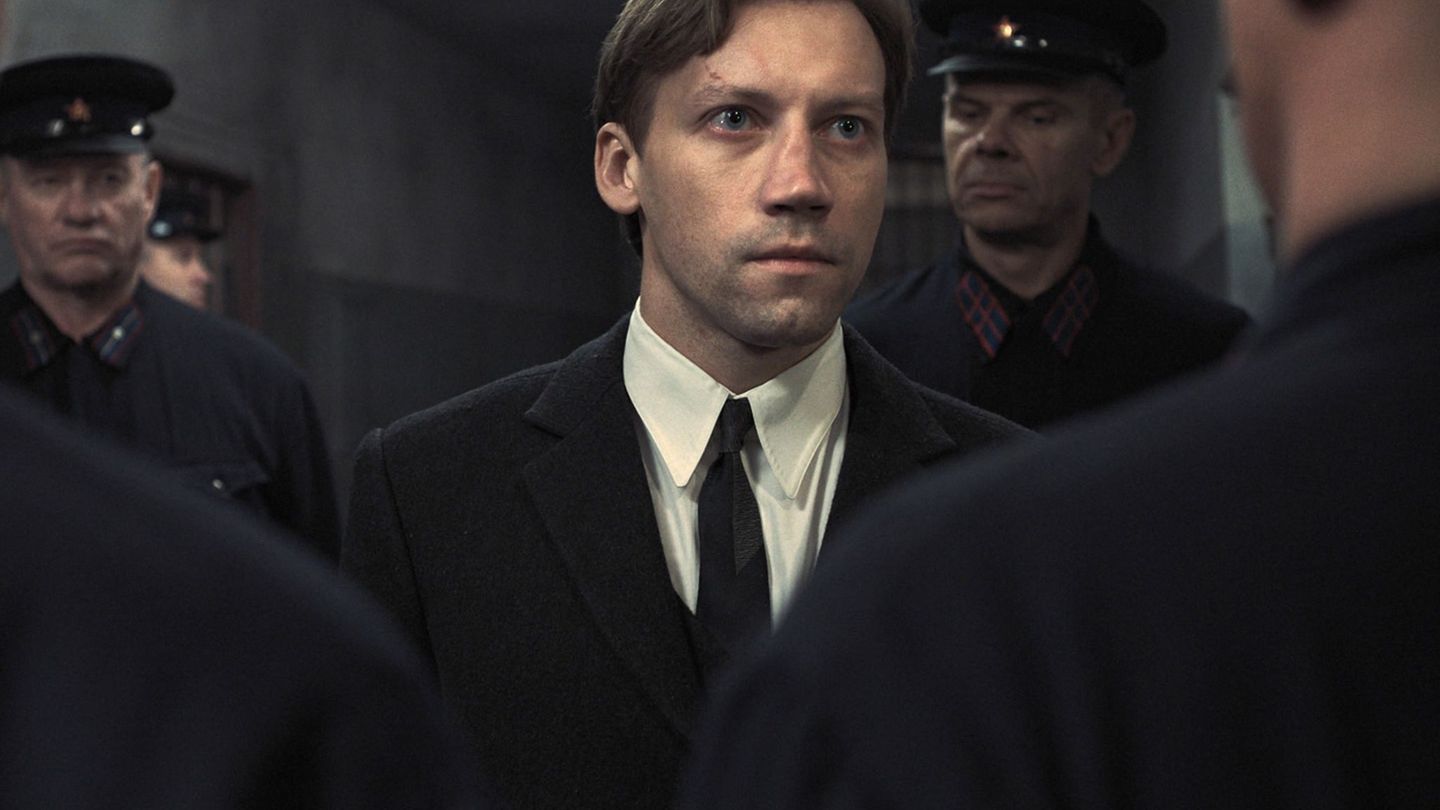 Alexander Alexandrowitsch Kusnezow als Alexander Kornev in einer Szene des Films "Zwei Staatsanwälte". Foto: -/PROGRESS Filmverl