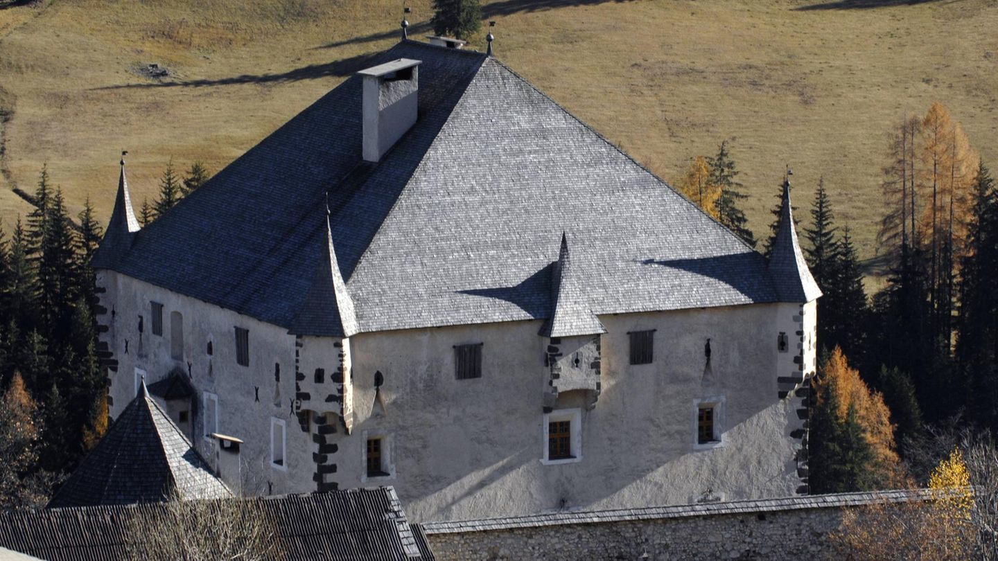 “Das historische Erbe der Ladiner wird wohl in der Hand irgendeines Investitionsfonds oder eines superreichen Menschen landen", fürchten Lokalpolitiker der Grünen