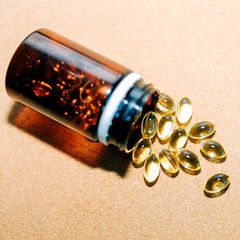 Eine ausgekippte Pillen-Dose