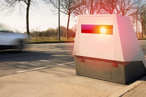 Blitzer: Auto Auto löst eine Radarfalle aus