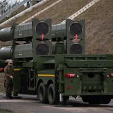 ...weshalb die Bundeswehr das israelische Raketenabwehrsystem Arrow 3 anschafft. Arrow soll Deutschland vor Raketen schützen, die oberhalb der Reichweite der Patriot-Systeme fliegen. Anfang Dezember wurden die ersten Fahrzeuge in Betrieb genommen, der Haushaltsausschuss hat nun Erweiterungen für 4 Milliarden Euro gebilligt