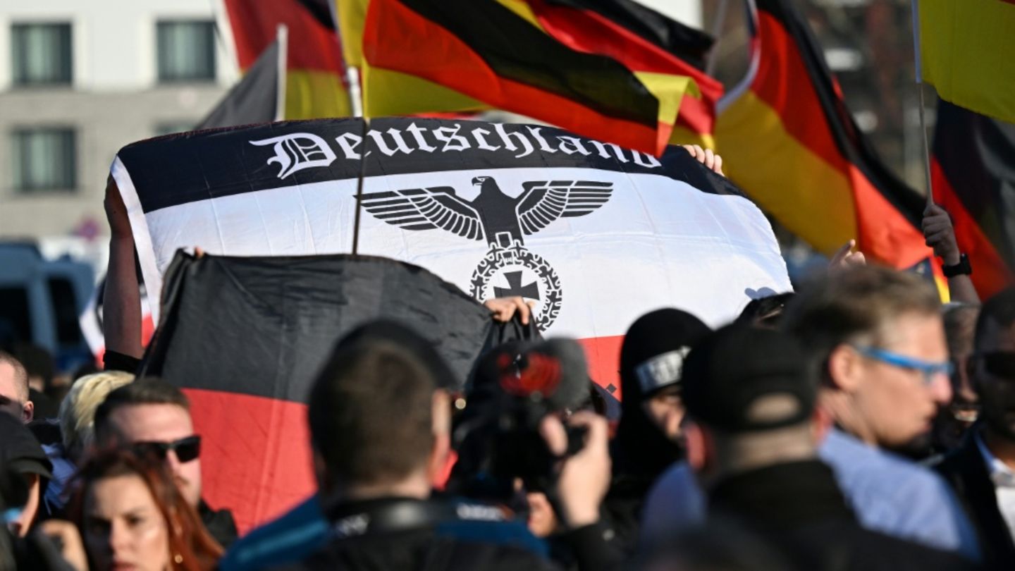 Rechtsextreme bei Demonstration