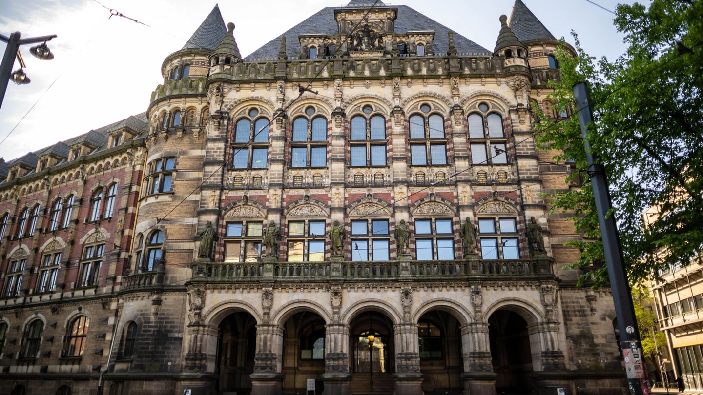 Zwei Männer sollen einen Sprengstoffanschlag in Bremerhaven geplant haben - möglicherweise müssen sie sich im kommenden Jahr vor