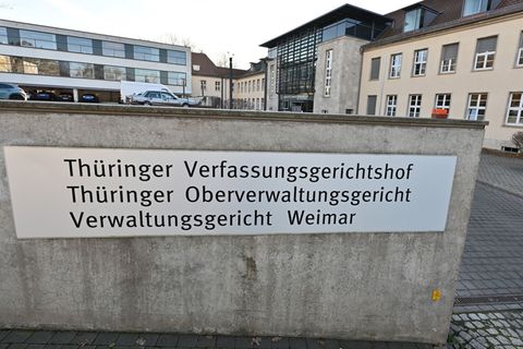 Das Verwaltungsgericht Weimar hält eine Äußerung des Landesverfassungsschutzchefs Stephan Kramer für rechtswidrig. Zu zwei ander