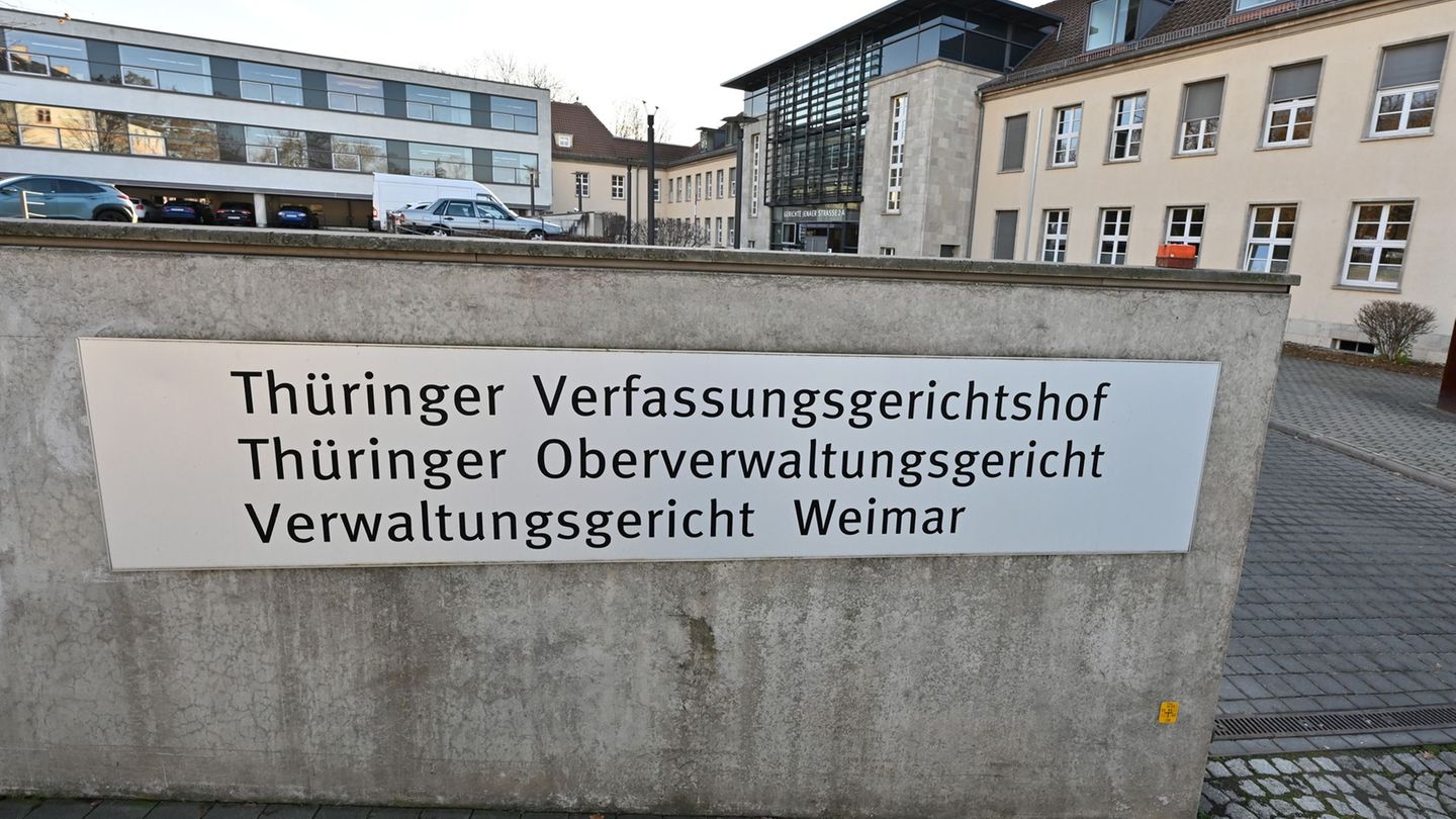 Das Verwaltungsgericht Weimar hält eine Äußerung des Landesverfassungsschutzchefs Stephan Kramer für rechtswidrig. Zu zwei ander