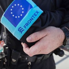 Die europäische Grenzschutzagentur Frontex sieht sich mit Schadenersatzklagen von Schutzsuchenden konfrontiert. (Archivbild) Fot