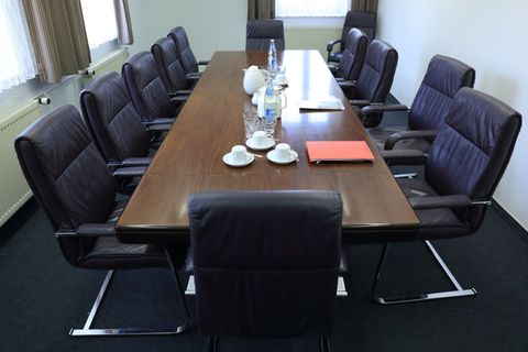 Die Vergütungen normaler Aufsichtsräte sind 2024 laut einer Studie der DSW im Schnitt um 3,0 Prozent gestiegen. (Symbolbild) Fot