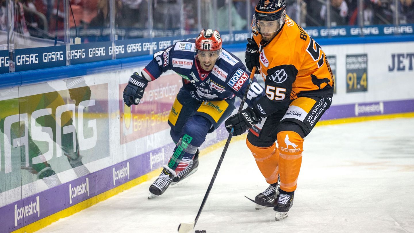 Button (r) verlängert in Augsburg. (Archivbild) Foto: Andreas Gora/dpa