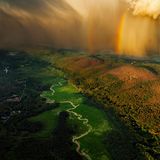 Nahe des Dorfs Wurtsboro erstrecken sich die Bashakill Wetlands, benannt nach einer Indigenen, die hier einst Heilkräuter gesammelt haben soll. Von europäischen Siedlern trockengelegt, erwarb der Bundesstaat New York die ehemaligen Feuchtgebiete, ab 1976 begann die Wiedervernässung. Heute bedrohen Bauprojekte erneut die einzigartige Flora und Fauna