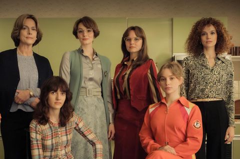 Bei "Ku'damm 77" stehen mittlerweile sechs Frauen im Mittelpunkt: Caterina Schöllack (Claudia Michelsen), Friederike von Boost (Marie Louise Albertine Becker), Helga von Boost (Maria Ehrich), Monika Schöllack (Sonja Gerhardt),  Dorli Schöllack (Carlotta Bähre), Eva Fassbender (Emilia Schüle) (v.l.)